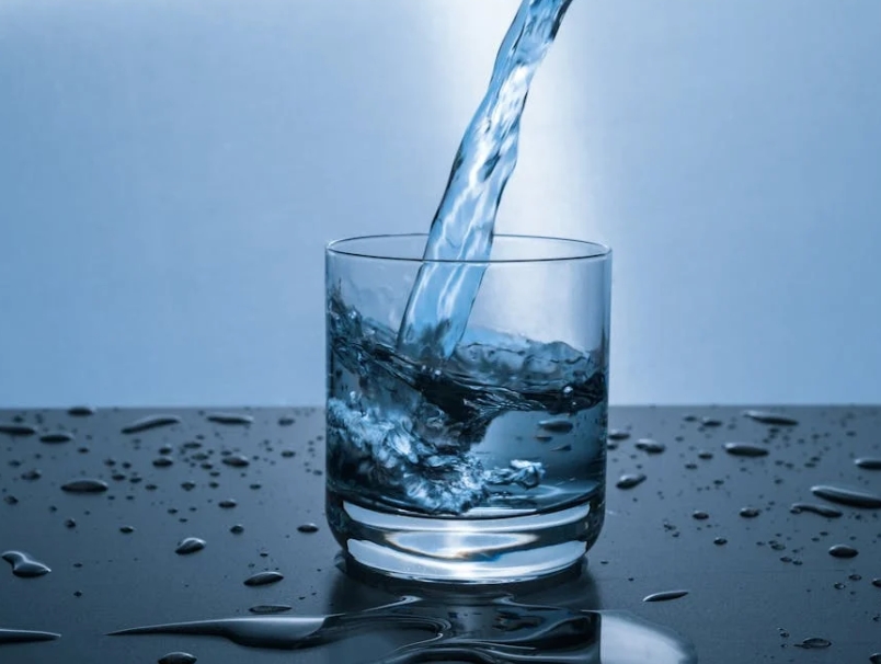 睡前喝水危害甚于吃夜宵？这三种“水”，千万别喝！